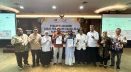 Badan Nasional Sertifikasi Profesi (BNSP) telah melaksanakan penandatanganan Surat Perjanjian Swakelola Program Sertifikasi Kompetensi Kerja (PSKK) di Grand Mercure Hotel Yogyakarta (22/5/24). (Doc.BNSP)