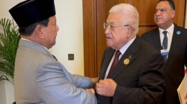 Presiden Indonesia terpilih 2024-2029, Prabowo Subianto bertemu Presiden Palestina, Mahmoud Abbas di sela KTT. (Dok. Tim Media Prabowo)

