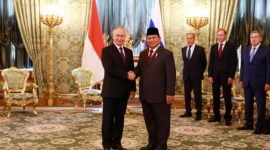 Menteri Pertahanan RI sekaligus presiden RI terpilih, Prabowo Subianto saat bertemu Presiden Rusia Vladimir Putin di Moskow. (Dok. Tim Media Prabowo)

