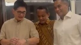 Menteri Energi dan Sumber Daya Mineral (ESDM) Bahlil Lahadalia bersama Ketua Umum Kadin 2021-2026 Arsjad Rasjid, dan Ketua Umum Kadin hasil Munaslub 2024 Anindya Bakrie. (Tangkapan Layar X.com @anasurbaningrum)