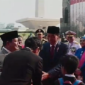 Wakil Presiden Terpilih Periode 2024 - 2029 Gibran Rakabuming Raka ikut menyambut langsung kedatangan Jokowi beserta Ibu Iriana Joko Widodo saat keduanya di Monas. (Dok. Tangkapan Layar Video)